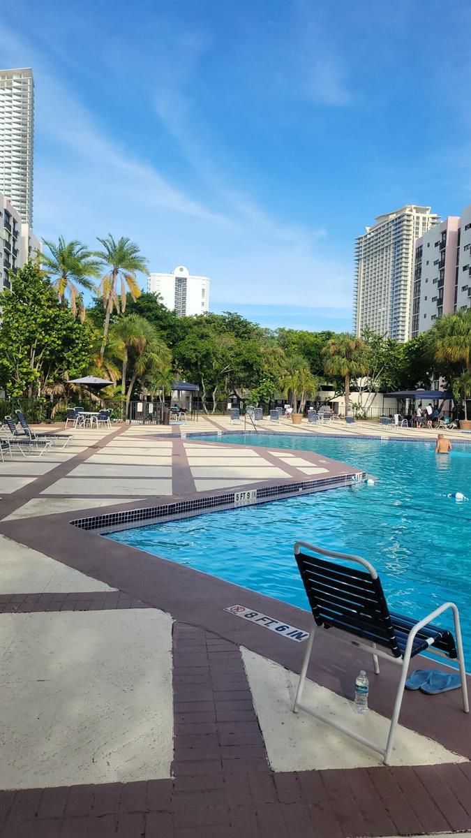 17021 N Bay Road # 608, Sunny Isles Beach FL 33160 photo 2