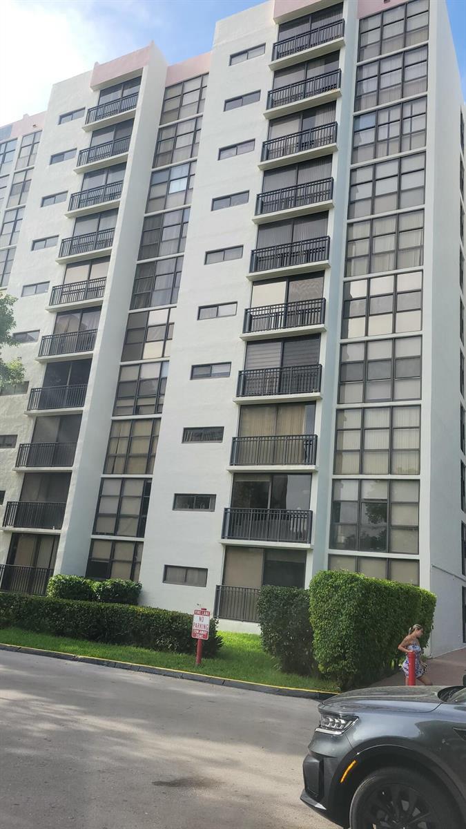 17021 N Bay Road # 608, Sunny Isles Beach FL 33160