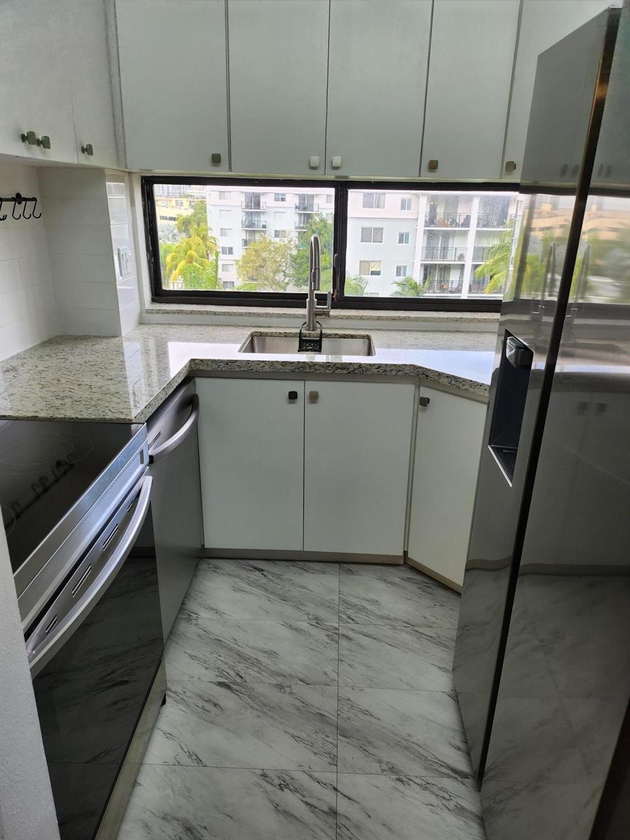 17021 N Bay Road # 608, Sunny Isles Beach FL 33160 photo 4