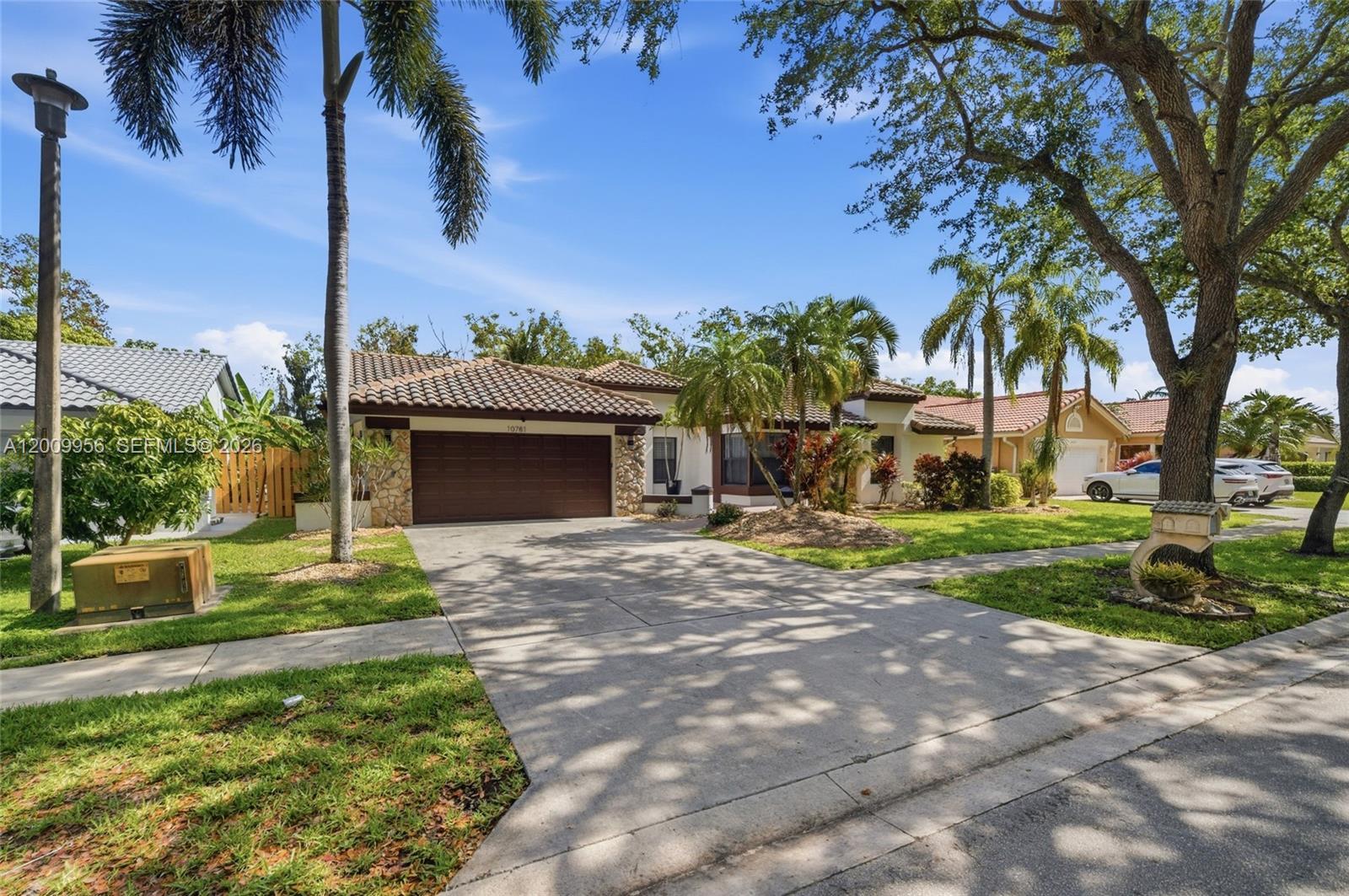 10781 NW 18th Dr, Plantation FL 33322
