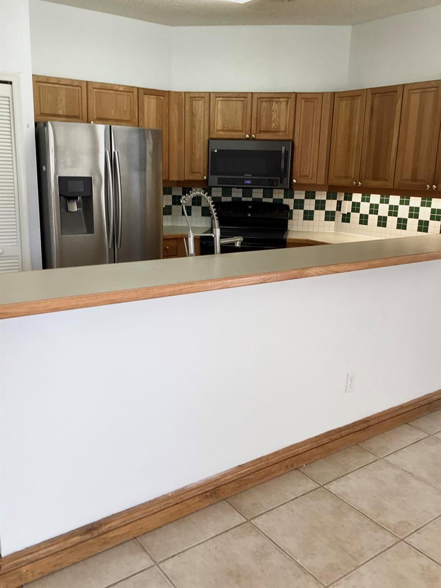 19440 SW 2nd Street, Pembroke Pines FL 33029 photo 4