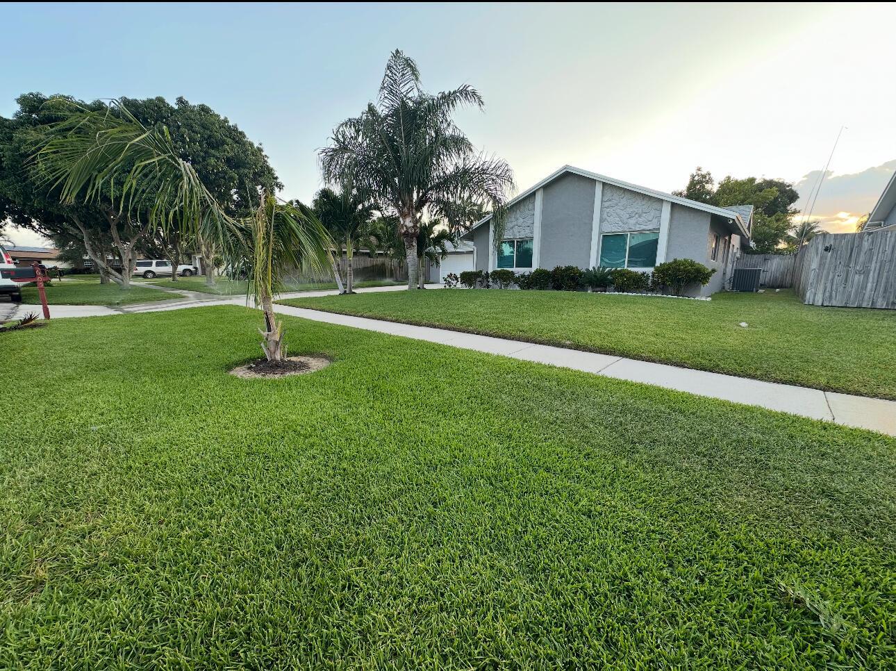 605 Toxaway Drive, West Palm Beach FL 33413 photo 2