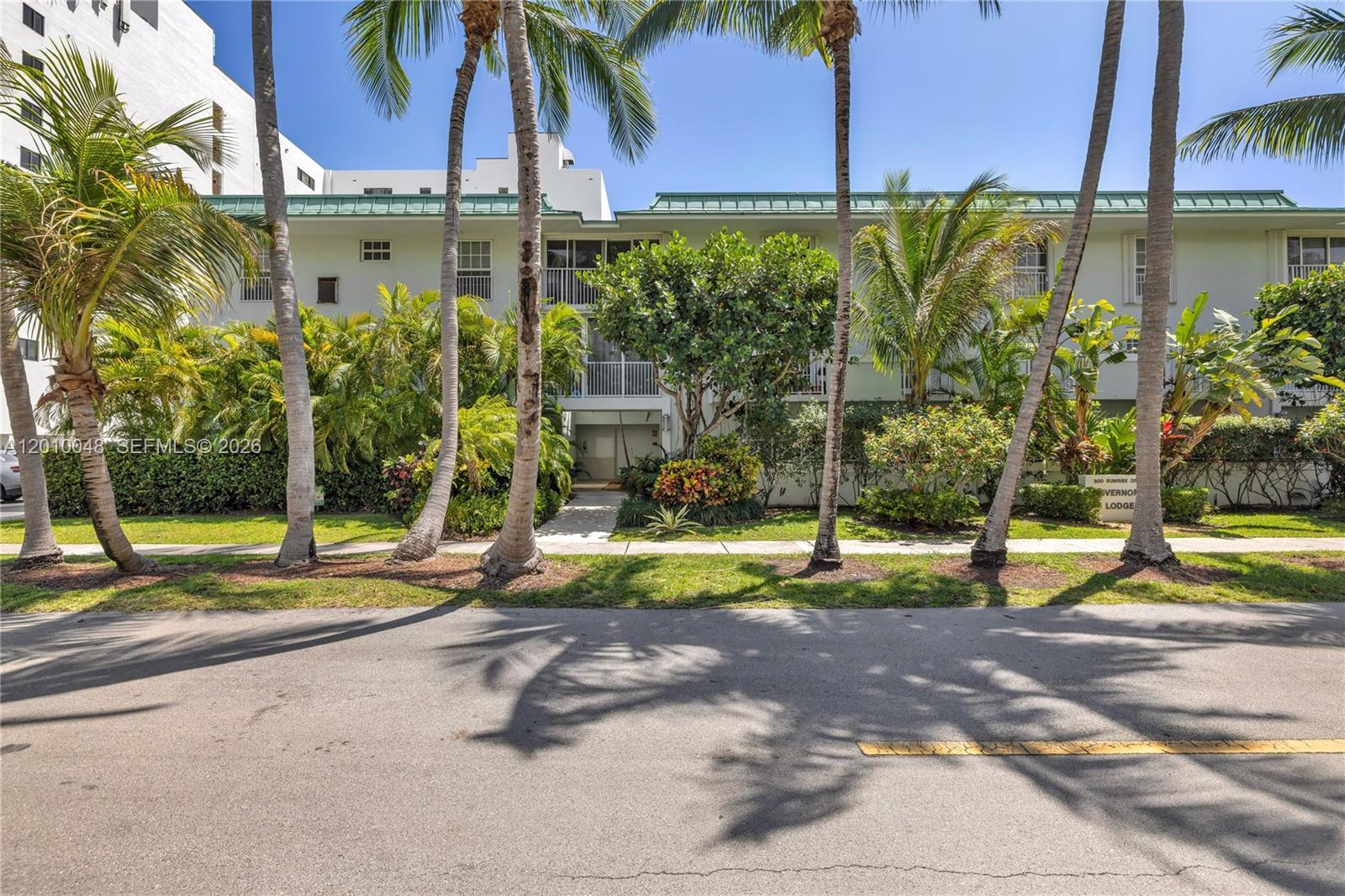 300 Sunrise Dr # 1B, Key Biscayne FL 33149