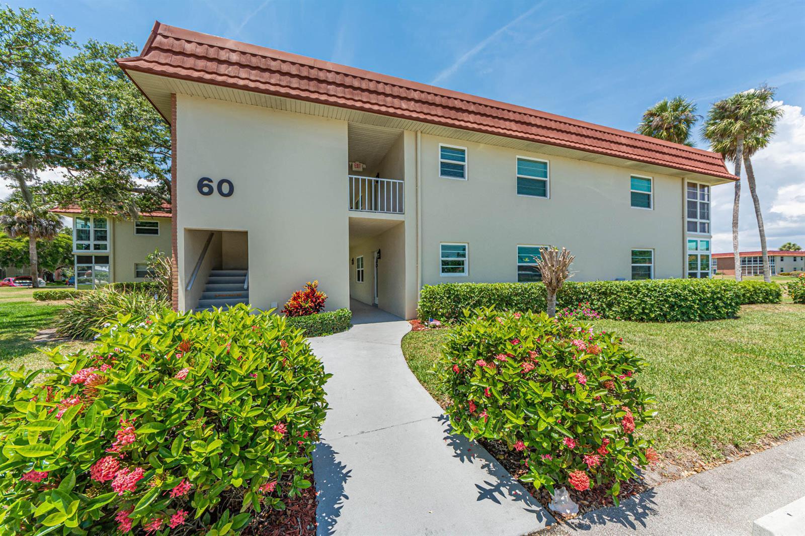 60 Woodland Drive # 204, Vero Beach FL 32962 photo 2