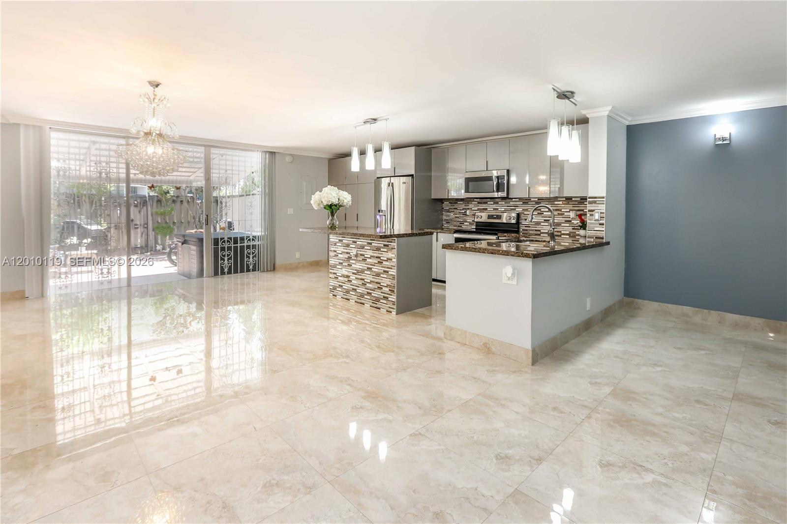 928 NE 27th Ave, Hallandale Beach FL 33009 photo 3