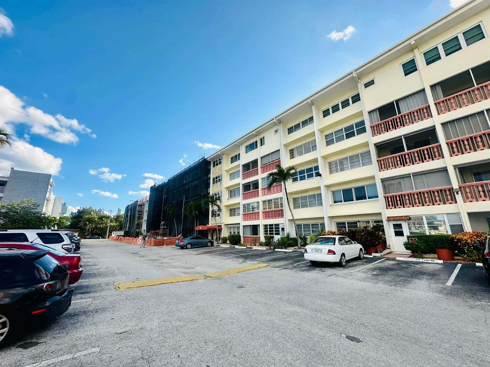 215 SE 3rd Avenue, Hallandale Beach FL 33009