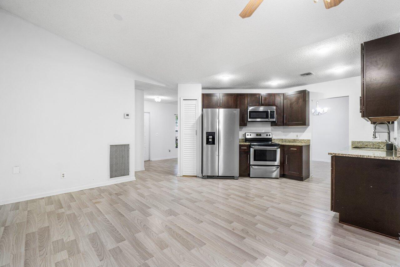 190 Parkwood Drive S, Royal Palm Beach FL 33411 photo 4