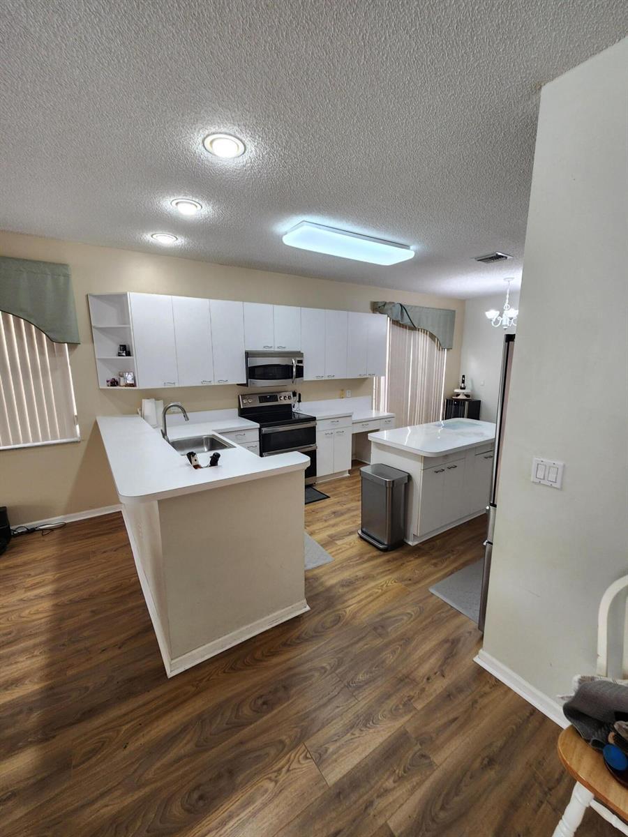 15729 NW Tenth Street NW, Pembroke Pines FL 33028 photo 4