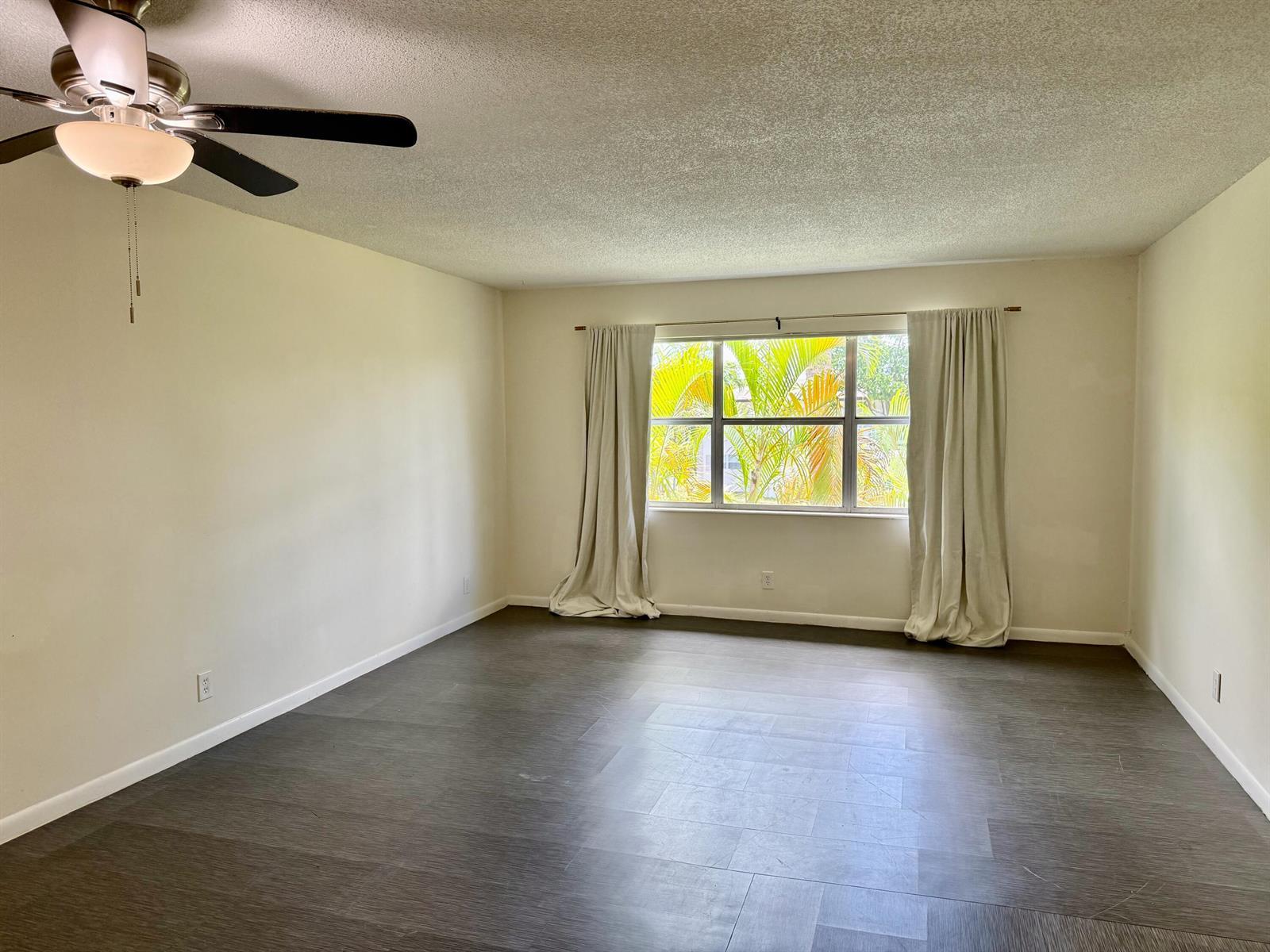 560 SE 2nd Avenue, Deerfield Beach FL 33441 photo 2