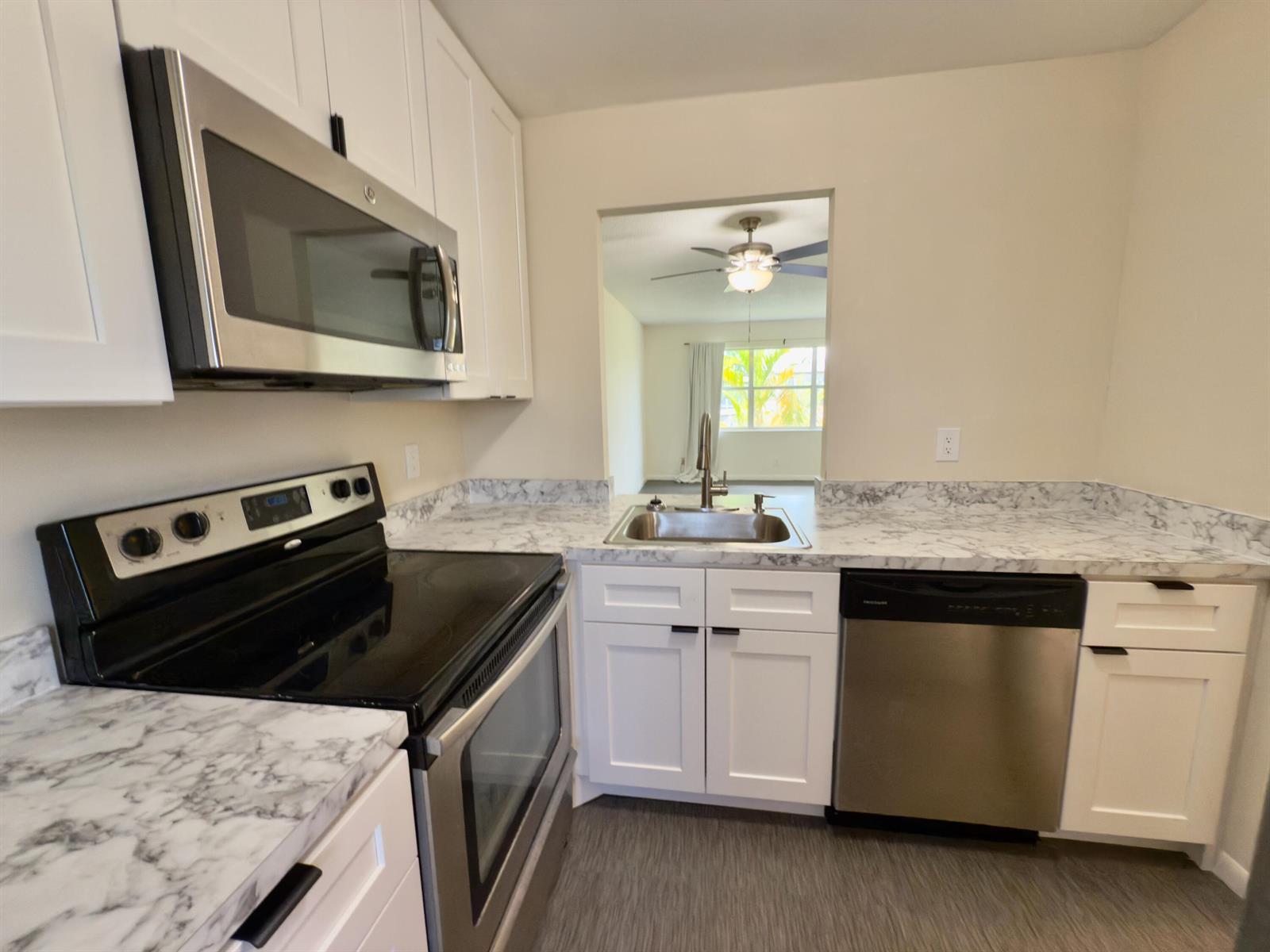 560 SE 2nd Avenue, Deerfield Beach FL 33441 photo 5