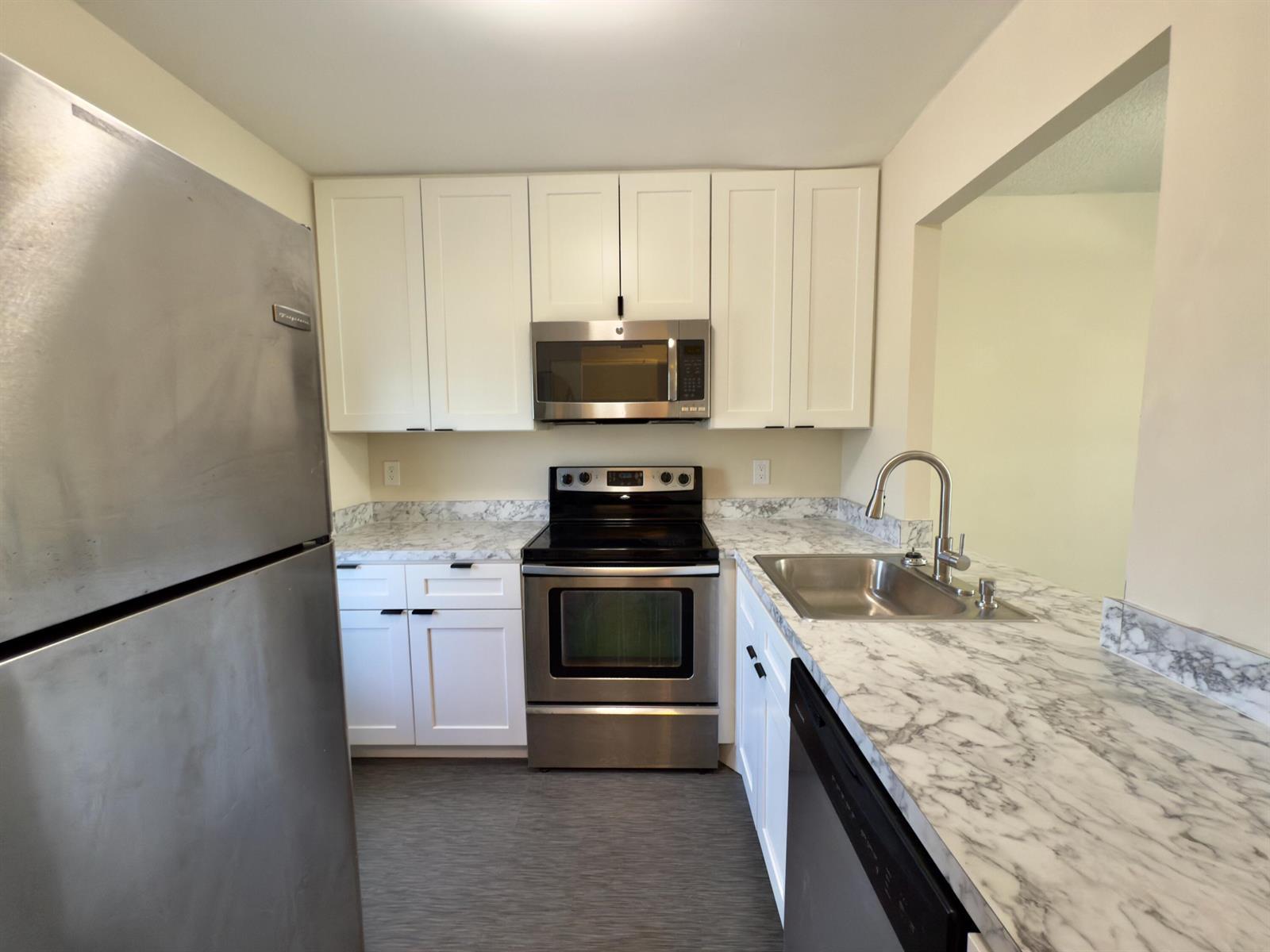 560 SE 2nd Avenue, Deerfield Beach FL 33441 photo 4