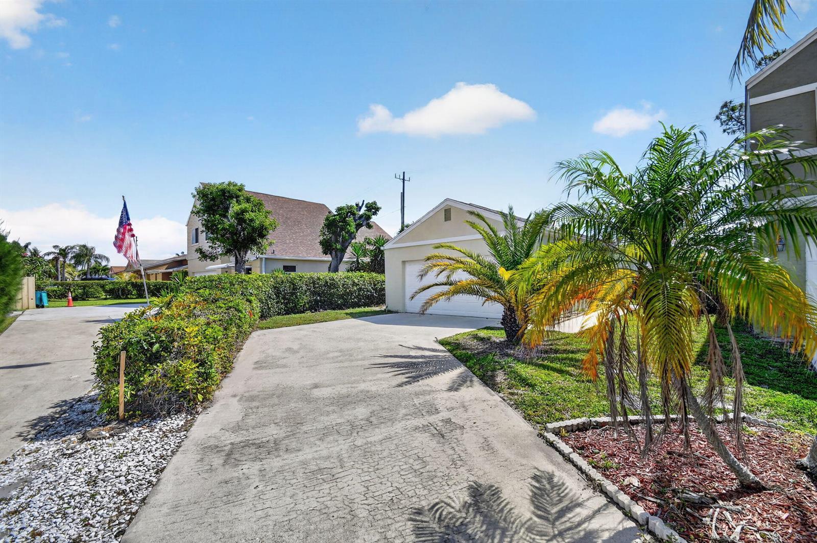 9 Corrie Place, Boynton Beach FL 33426 photo 2
