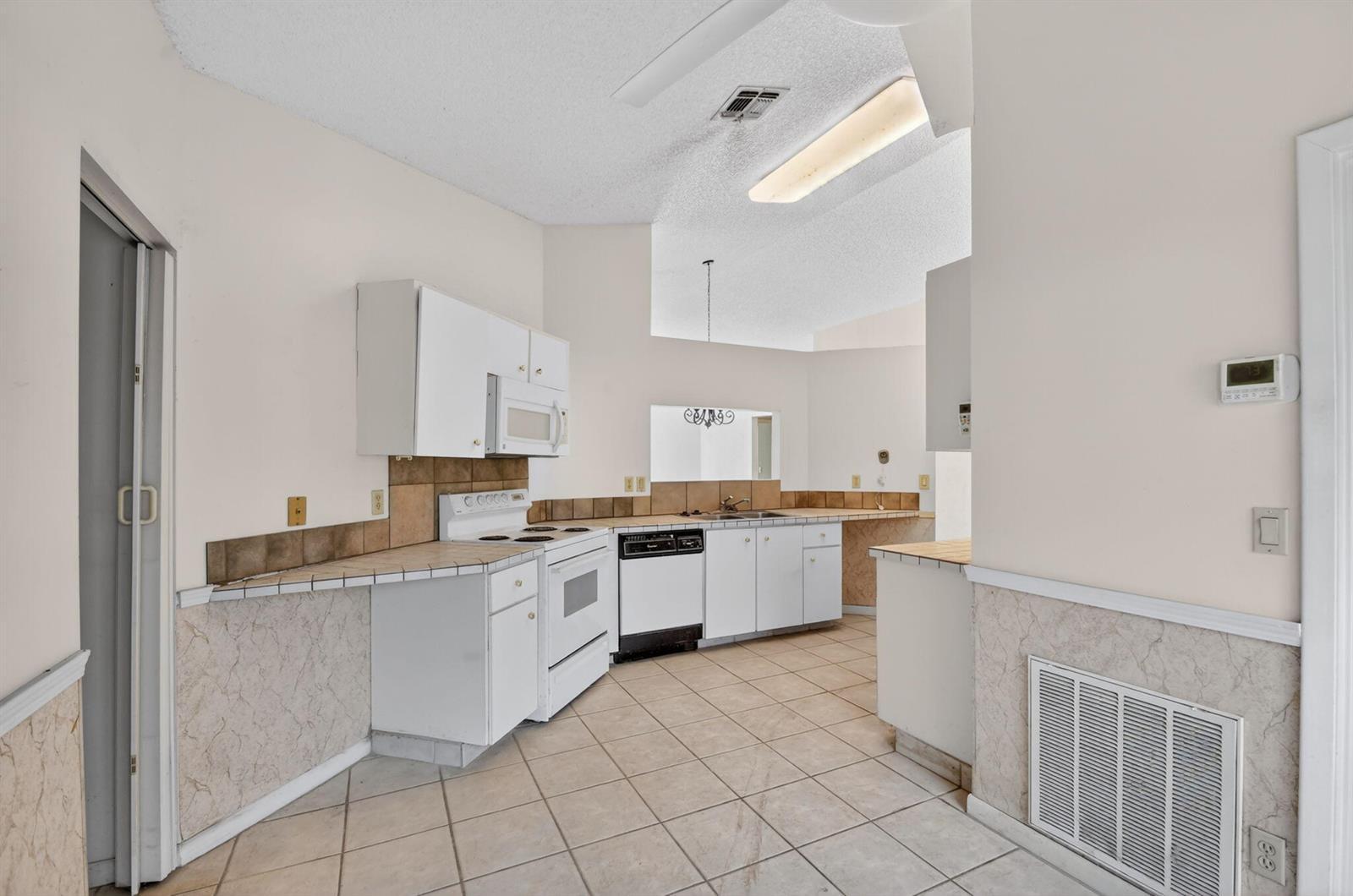 9 Corrie Place, Boynton Beach FL 33426