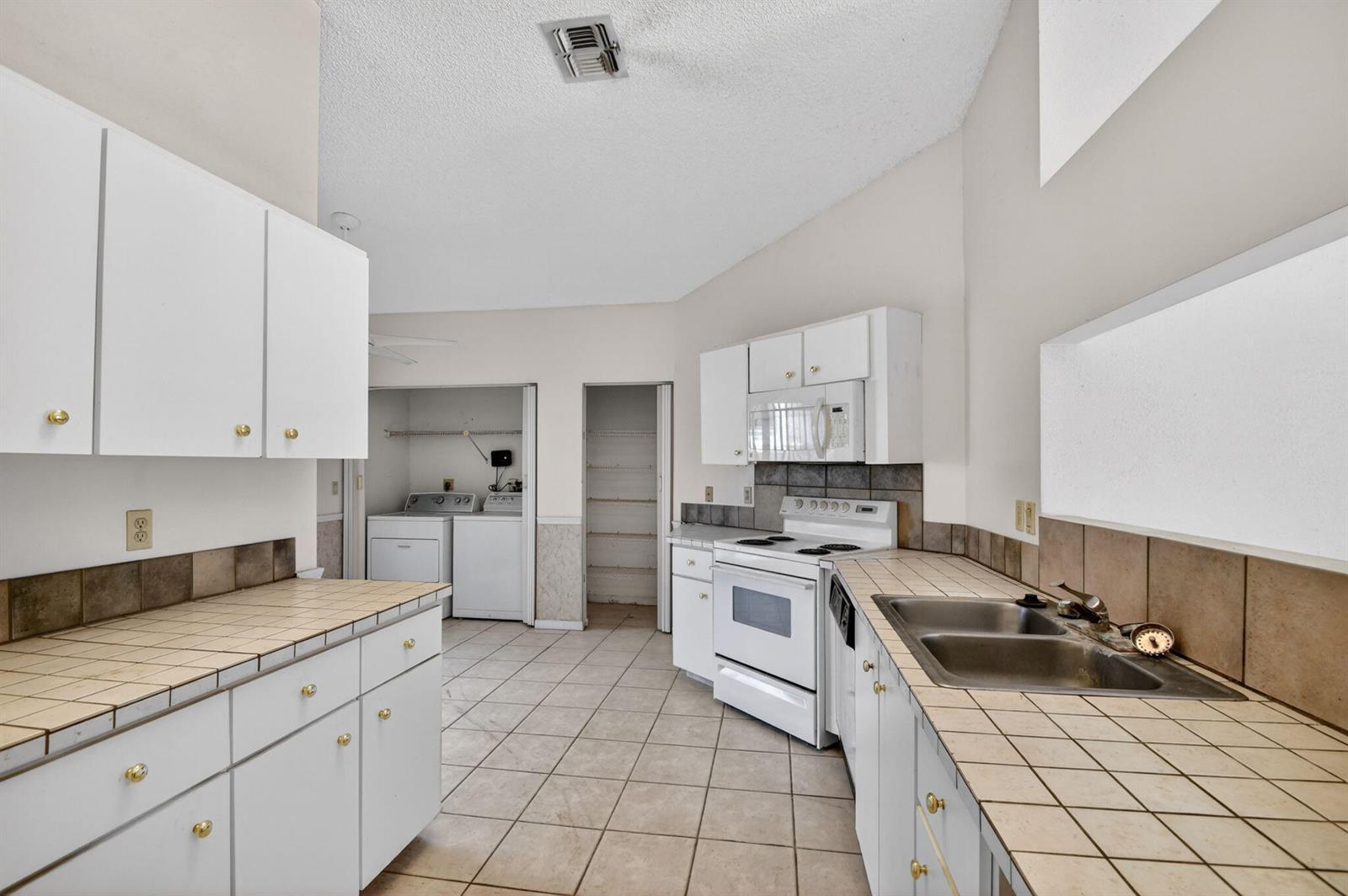 9 Corrie Place, Boynton Beach FL 33426 photo 5