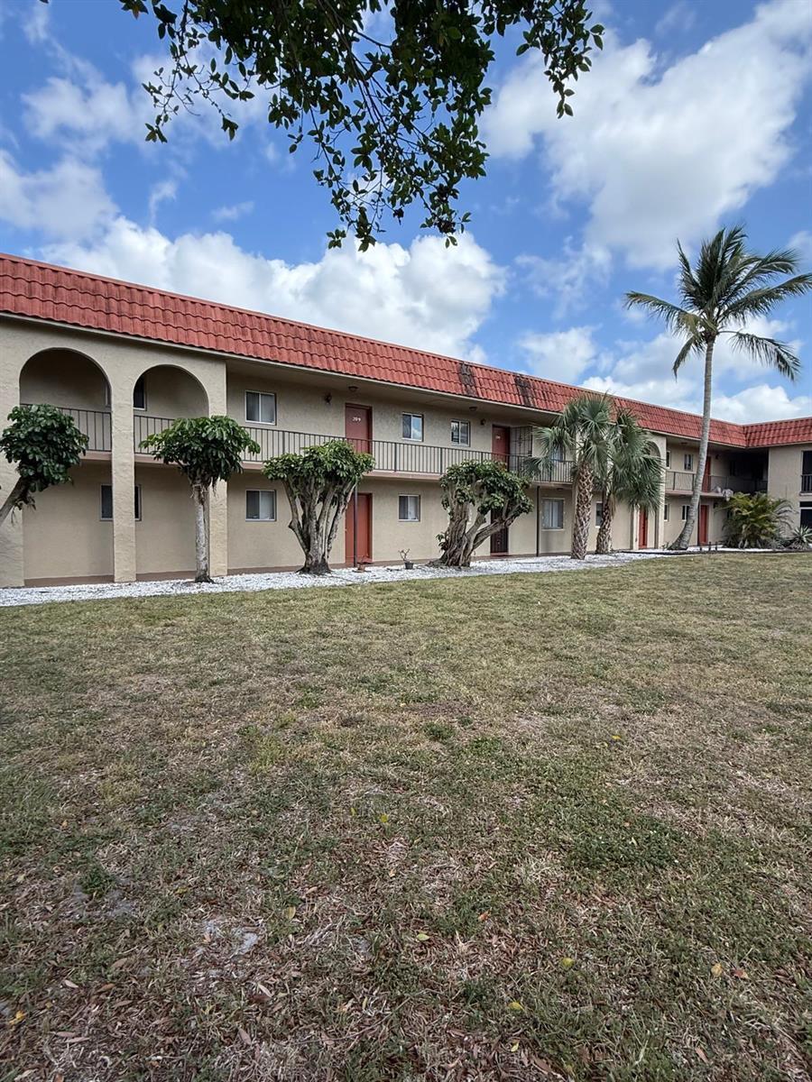 6074 Forest Hill Boulevard # 208, West Palm Beach FL 33415 photo 2