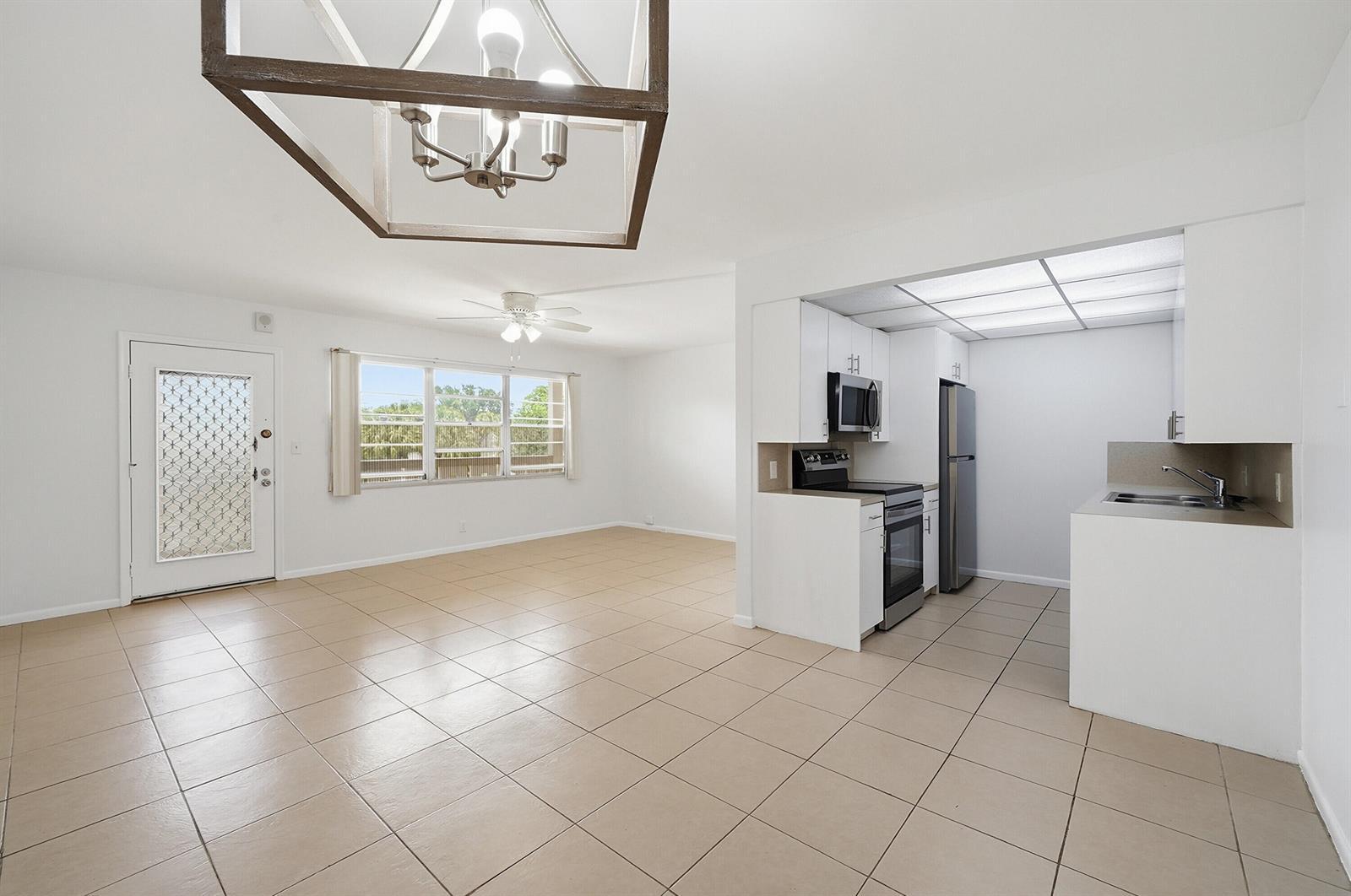 2401 Antigua Circle # J3, Coconut Creek FL 33066 photo 2