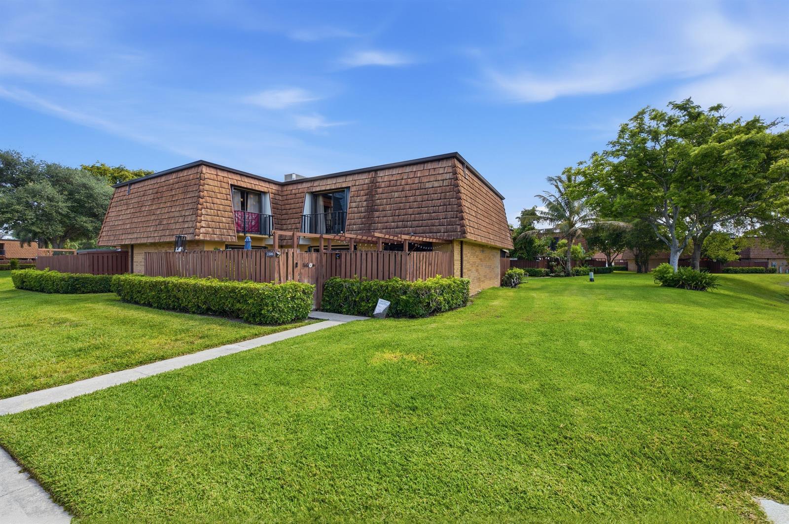2306 23rd Lane, FL 33463