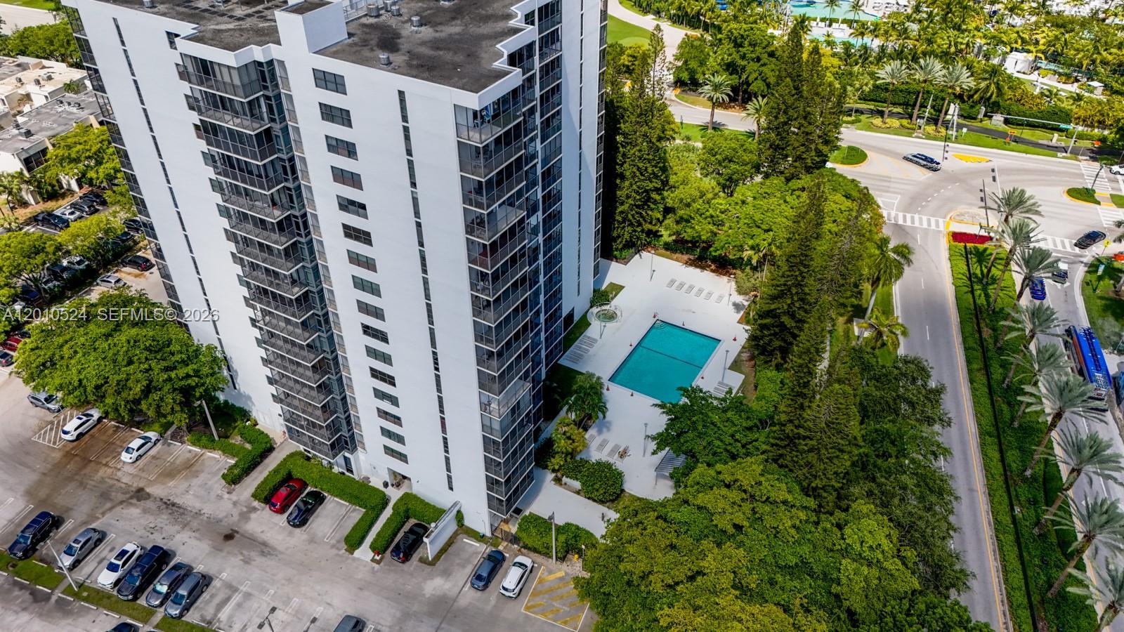 20100 W Country Club Dr # 504, Aventura FL 33180 photo 2