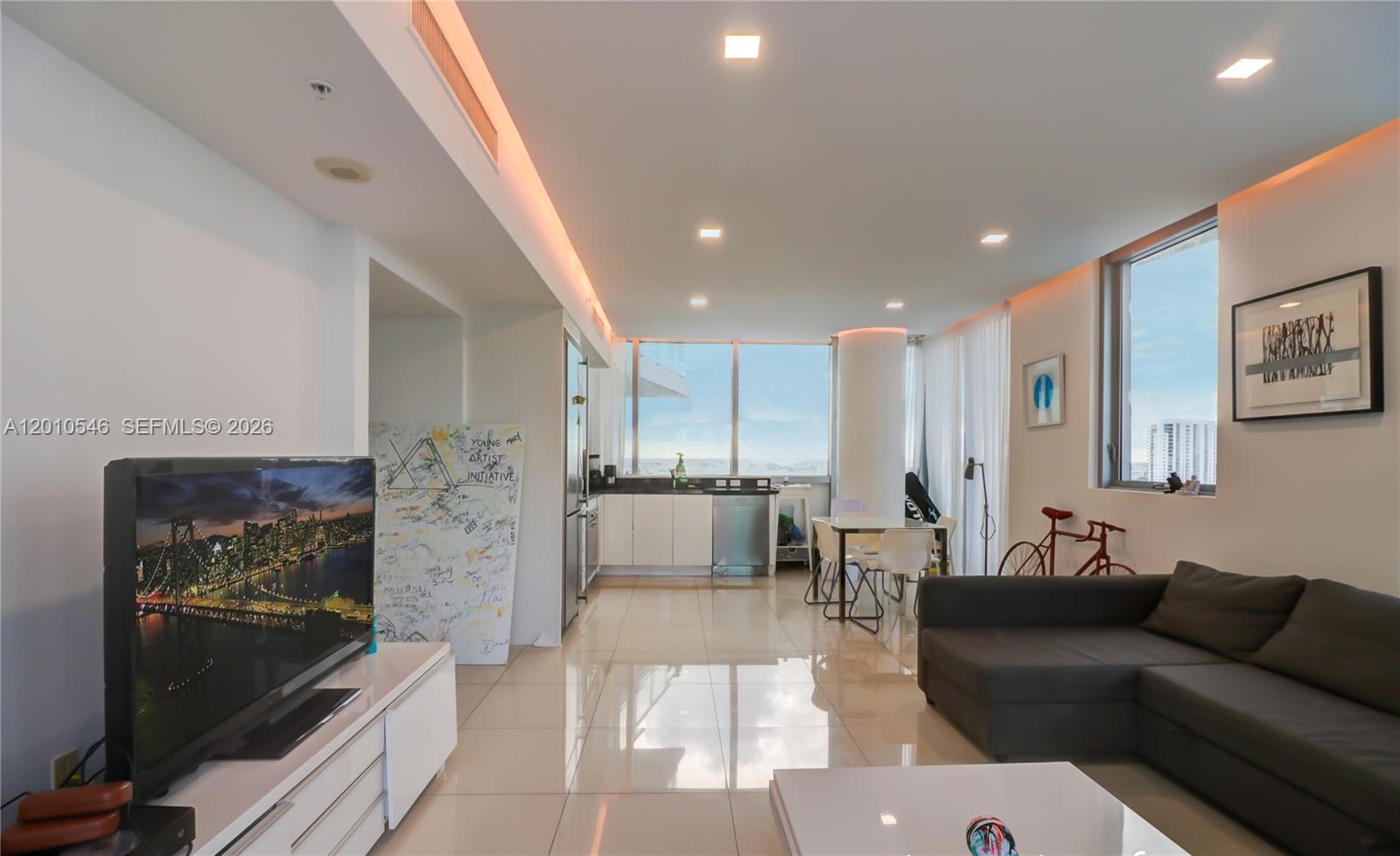 92 SW 3rd St # 2410, Miami FL 33130 photo 2