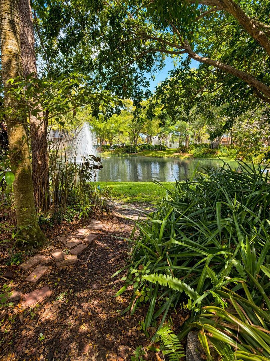 701 E Coco Plum Circle # 2, Plantation FL 33324 photo 2
