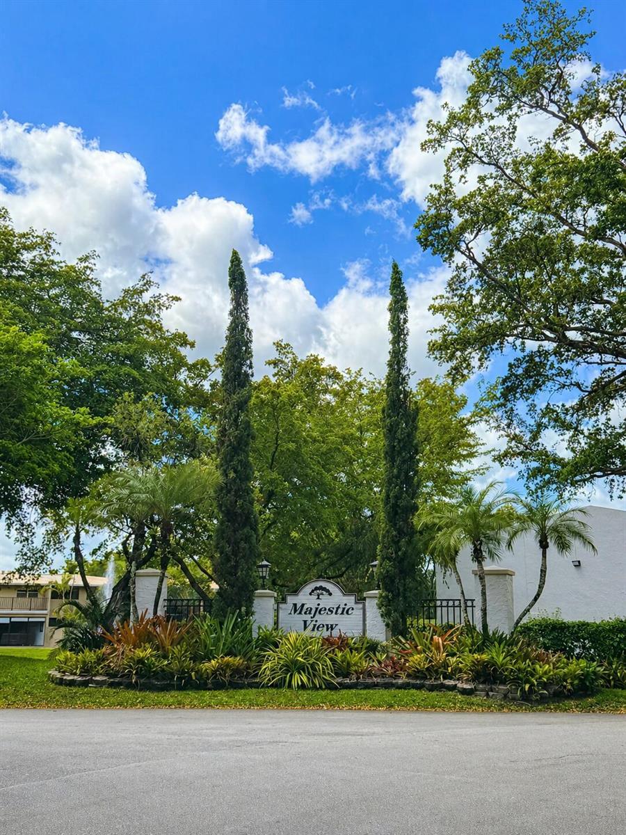 701 E Coco Plum Circle # 2, Plantation FL 33324