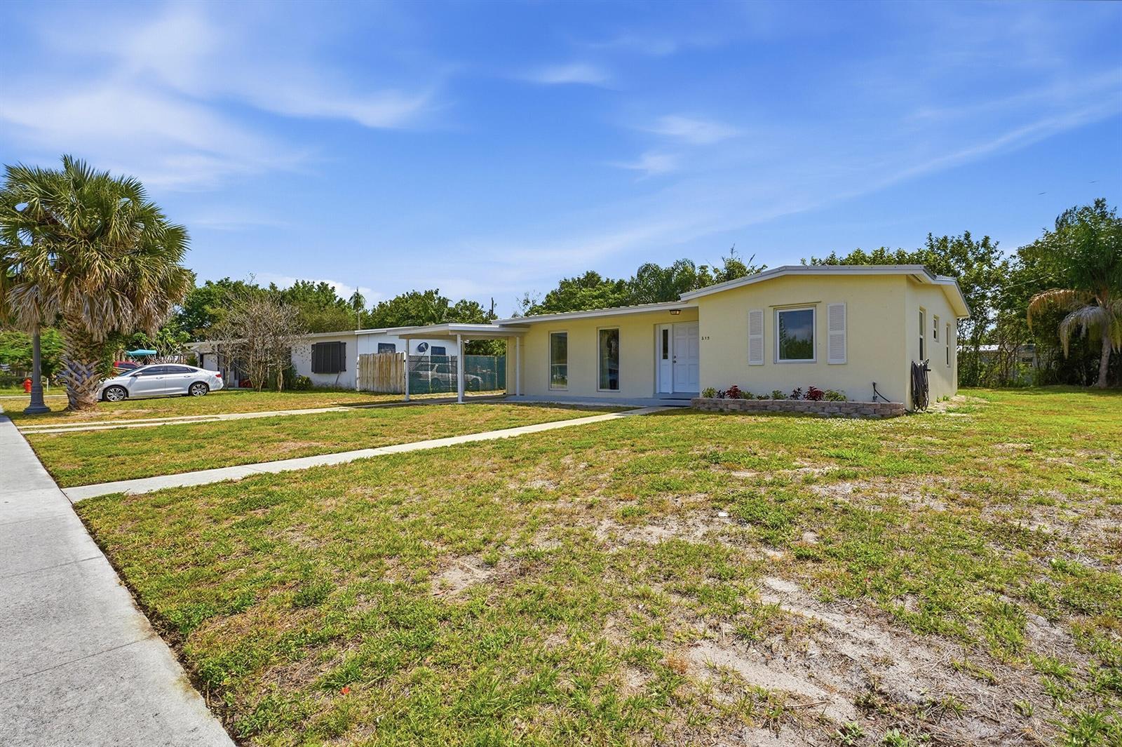 215 SE Airoso Boulevard, Port St. Lucie FL 34983 photo 2