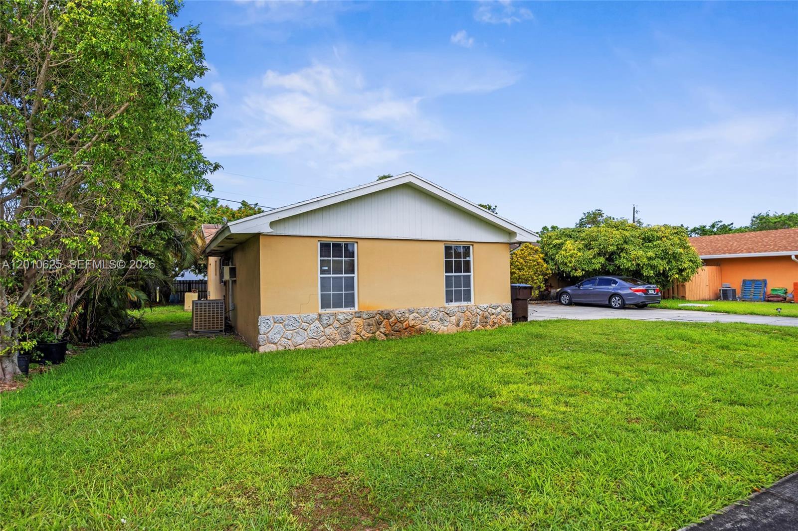 1831 Hiltonia Cir, West Palm Beach FL 33407 photo 2