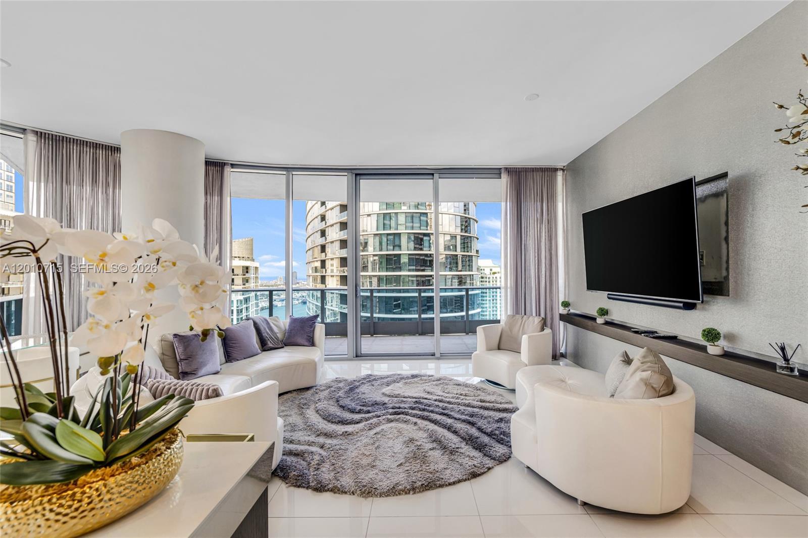 200 Biscayne Boulevard Way # 4401, Miami FL 33131 photo 2