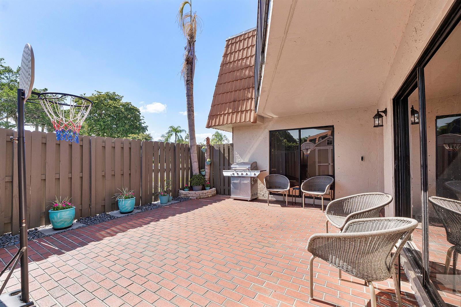 1426 SW 110th Way, Davie FL 33324 photo 2