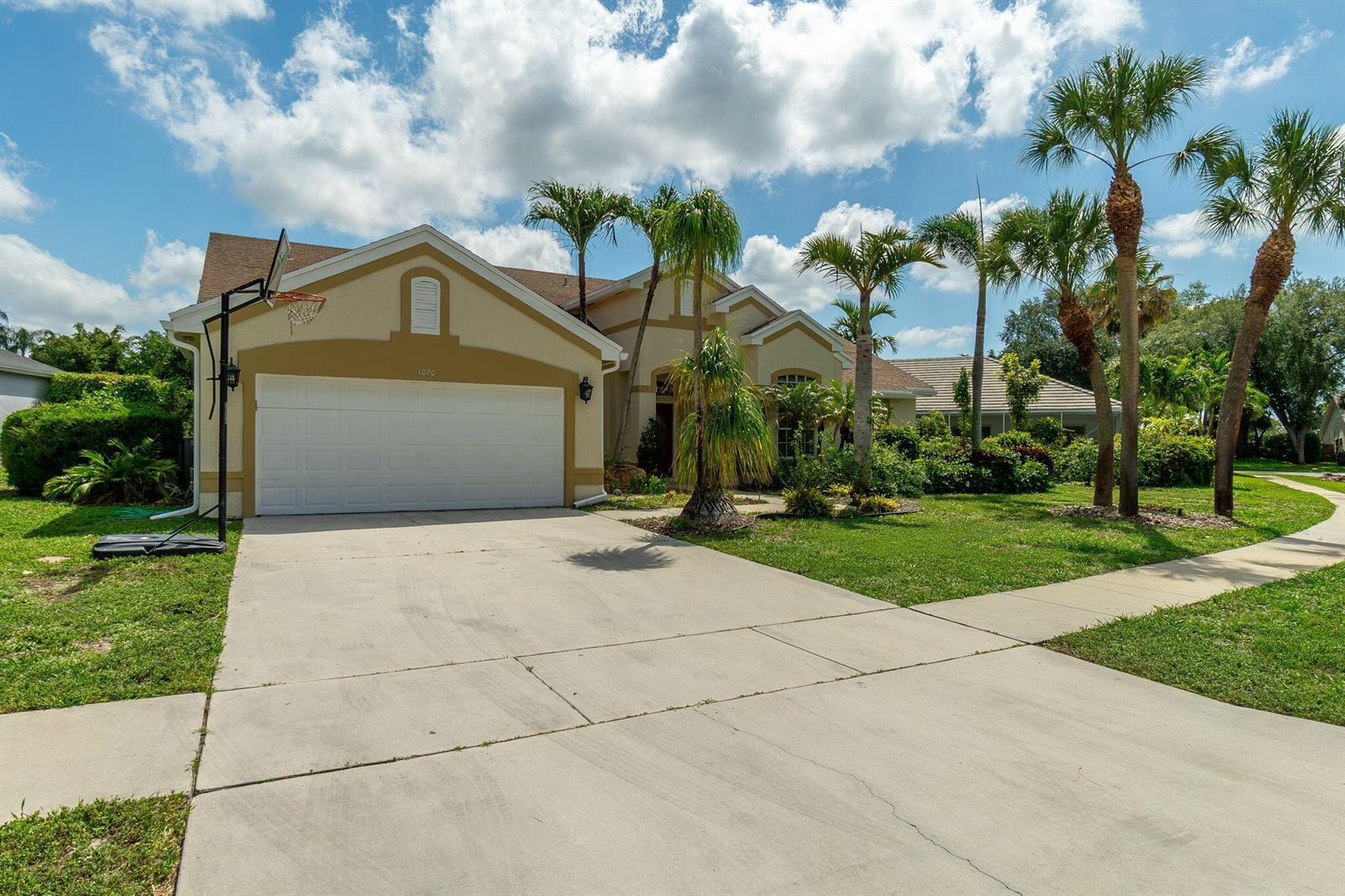 1070 Sweet Briar Place, Wellington FL 33414 photo 2