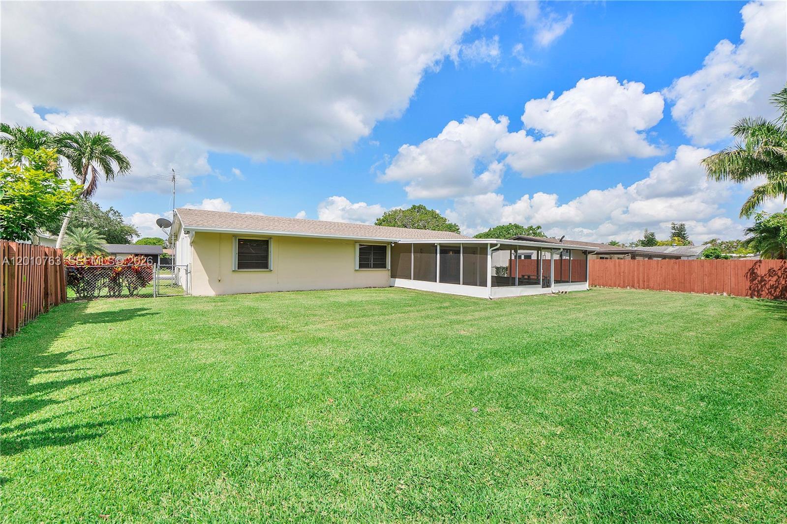 18535 SW 90th Ct, Cutler Bay FL 33157 photo 2