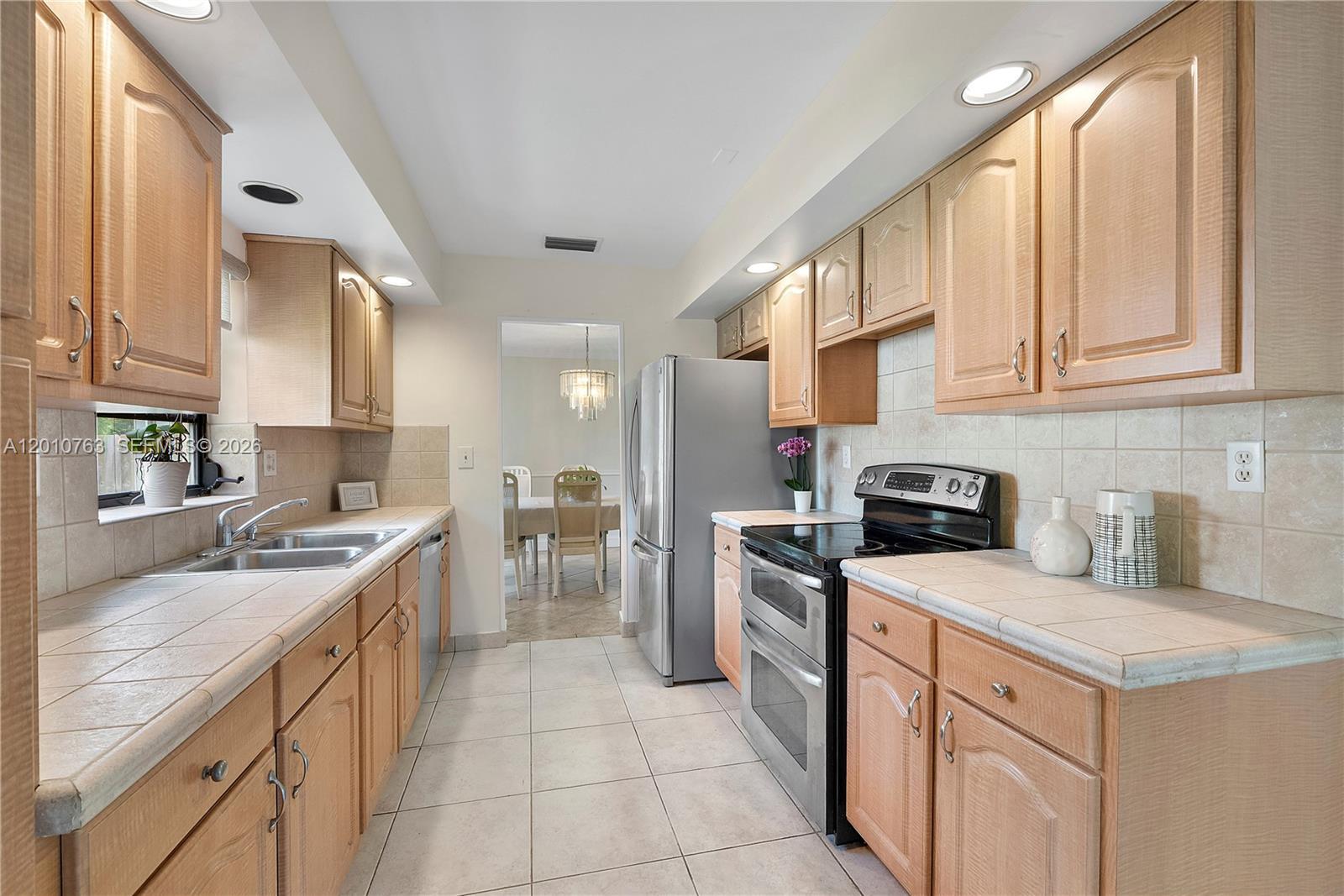 18535 SW 90th Ct, Cutler Bay FL 33157 photo 4