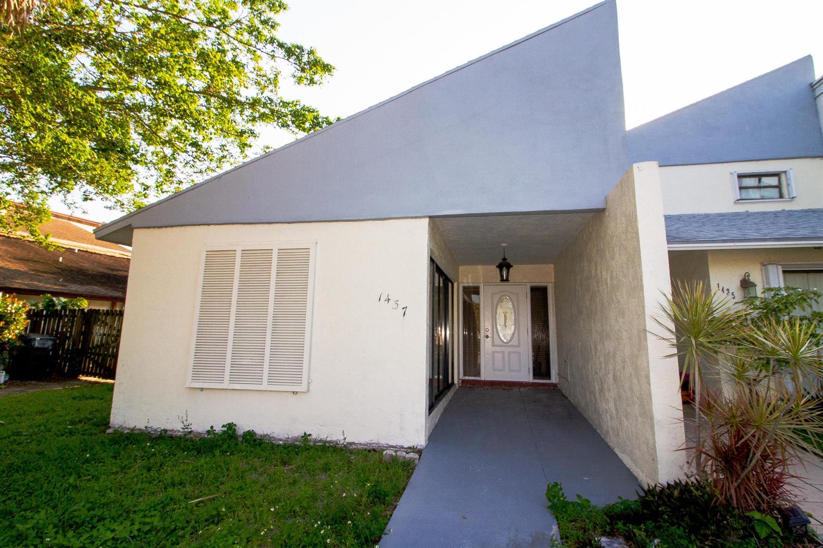1437 White Pine Drive, Wellington FL 33414
