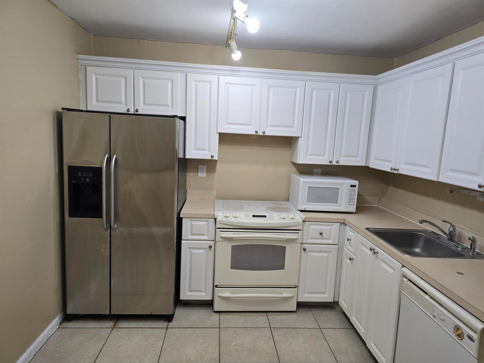 711 N Pine Island Road # 213, Plantation FL 33324 photo 3