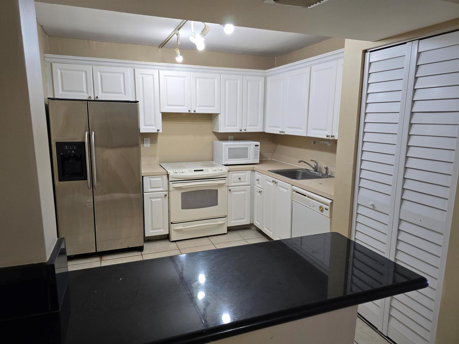 711 N Pine Island Road # 213, Plantation FL 33324 photo 4