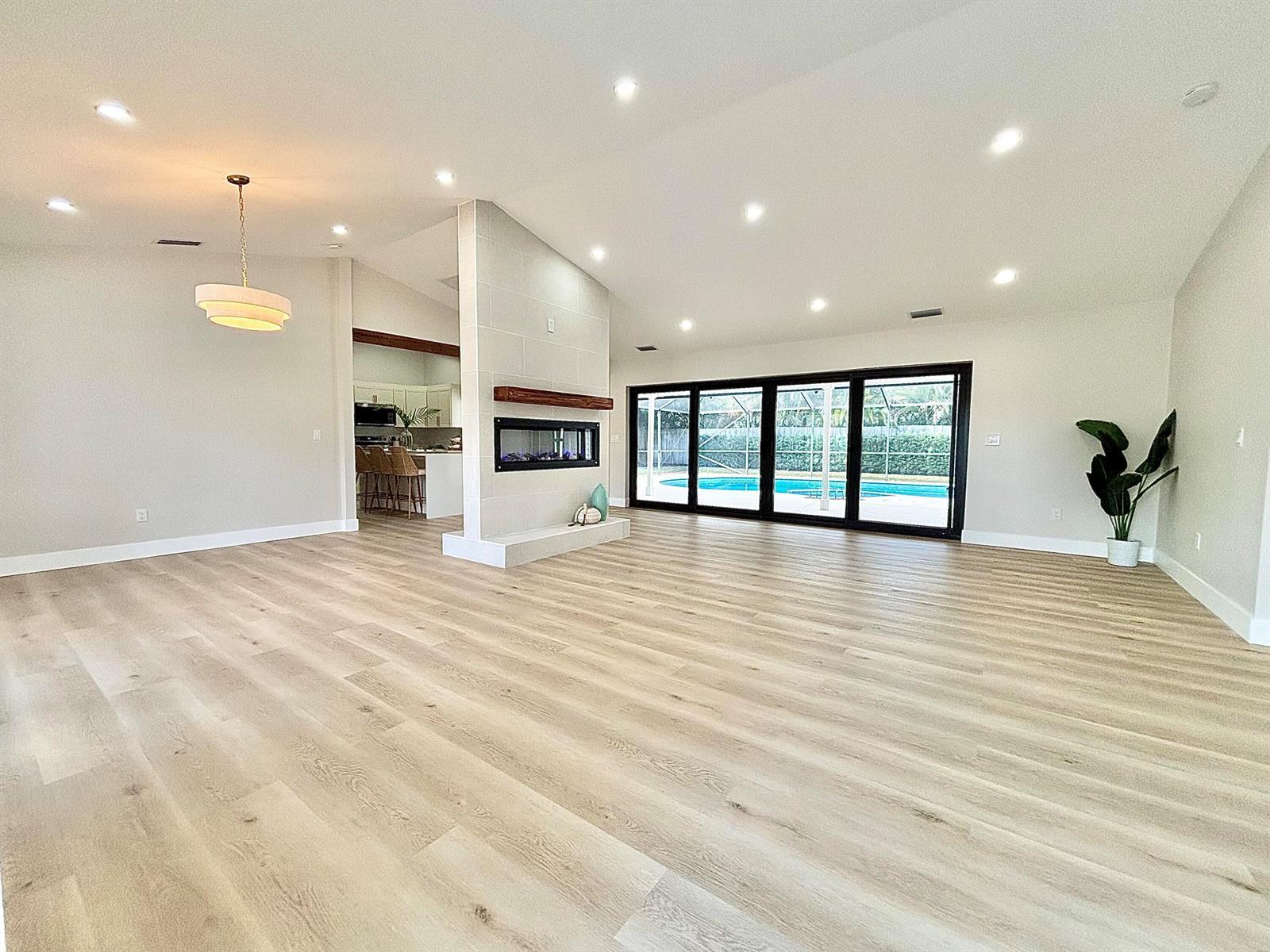 14 SE Paddock Circle, Jupiter FL 33469 photo 2