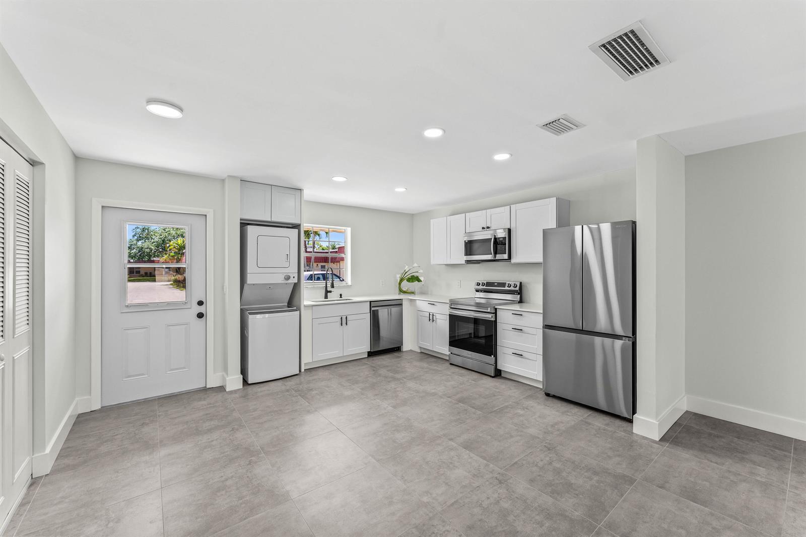 711 Laconia Circle # B, FL 33467 photo 5