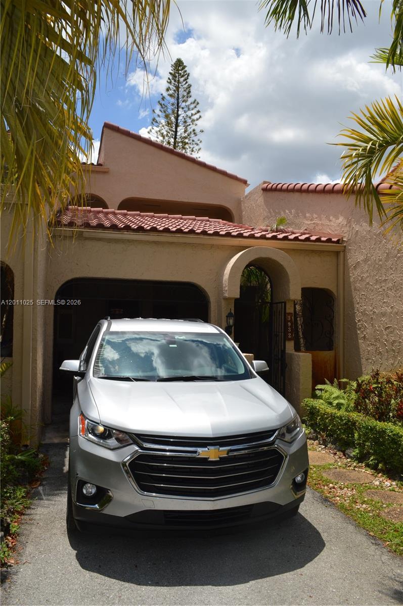 3932 Estepona Ave, Doral FL 33178 photo 2