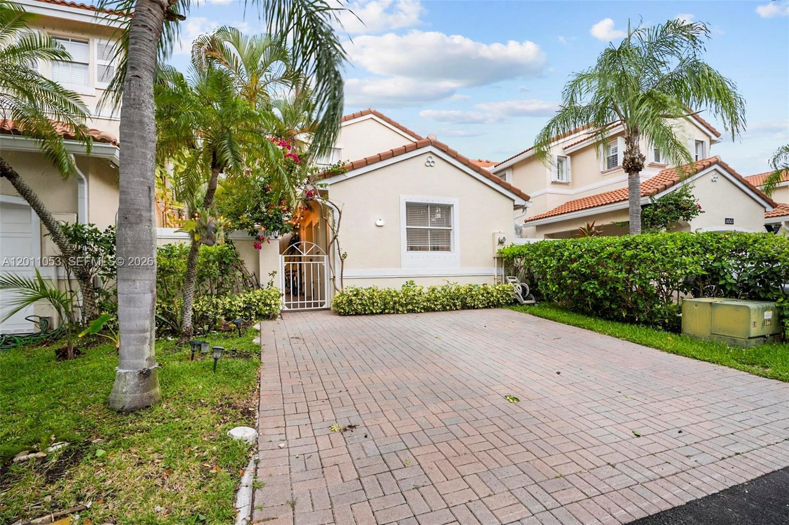 1640 Weeping Willow Way # 1640, Hollywood FL 33019 photo 3