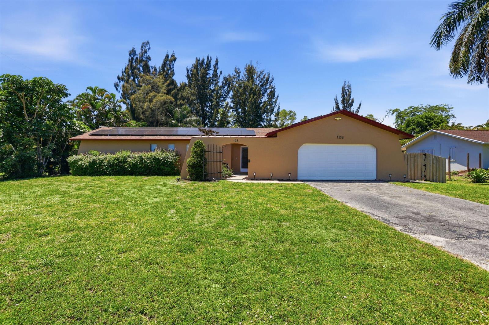 128 Barberton Road, Lake Worth FL 33467