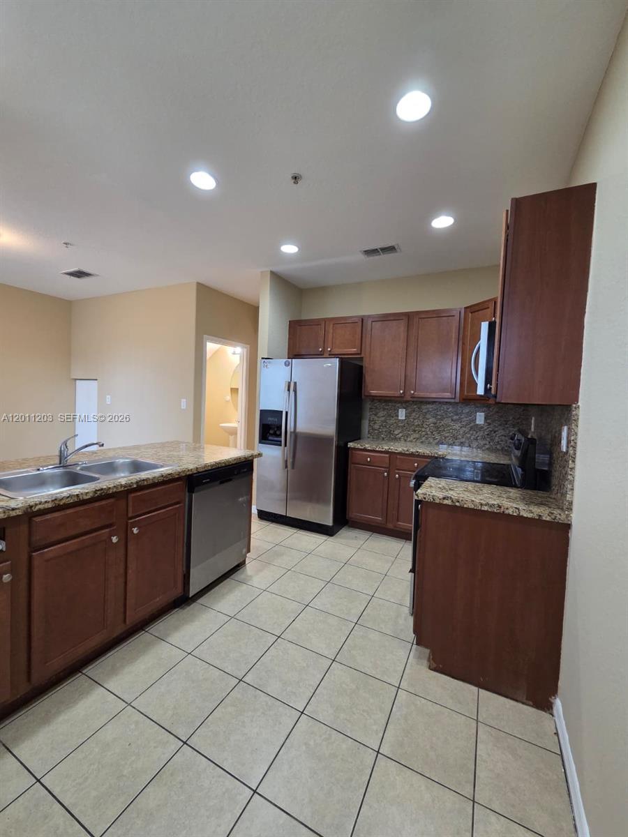 2851 W Prospect Rd # 404, Tamarac FL 33309 photo 4