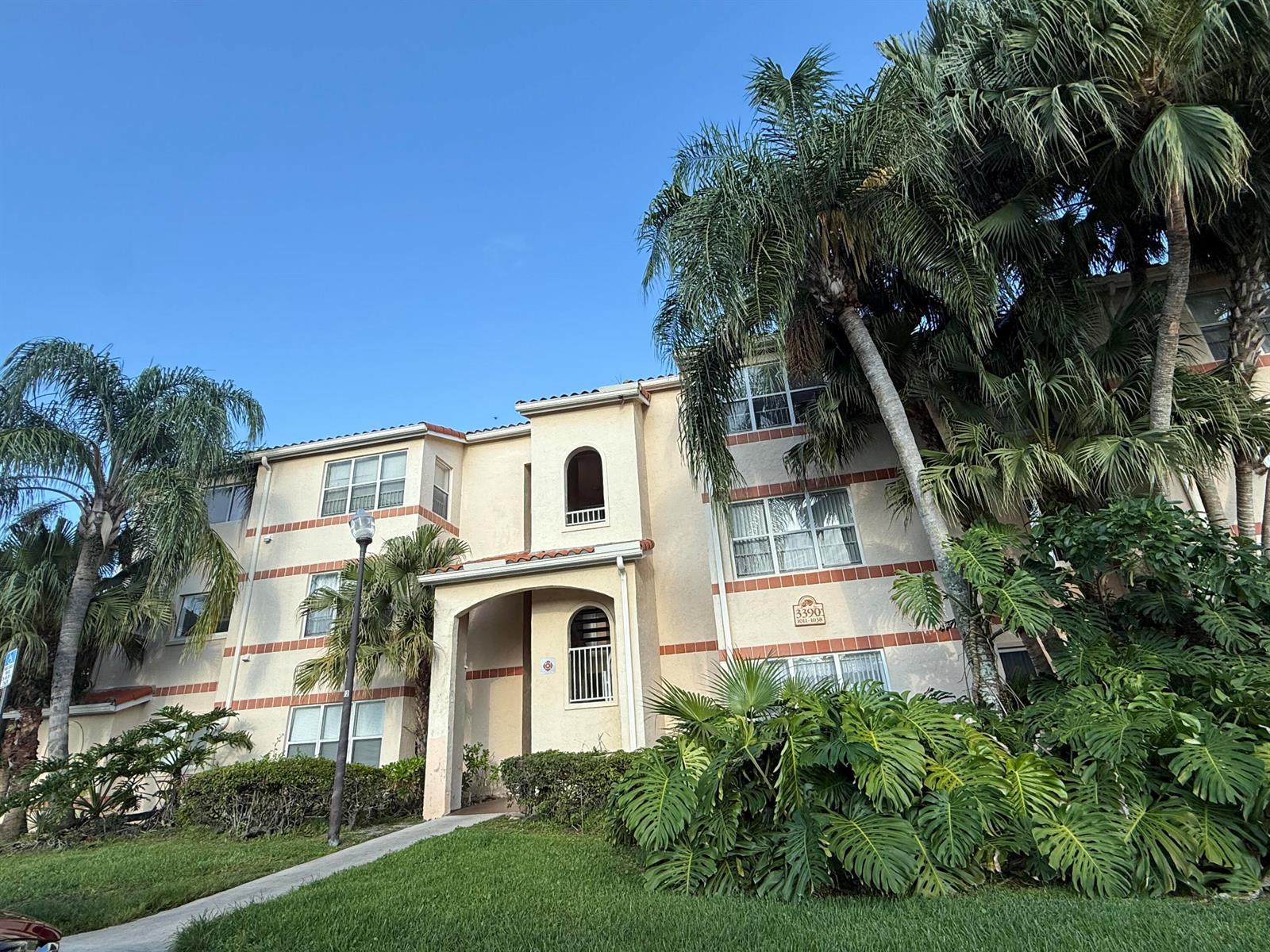 3390 N Pinewalk Drive # 1012, Margate FL 33063