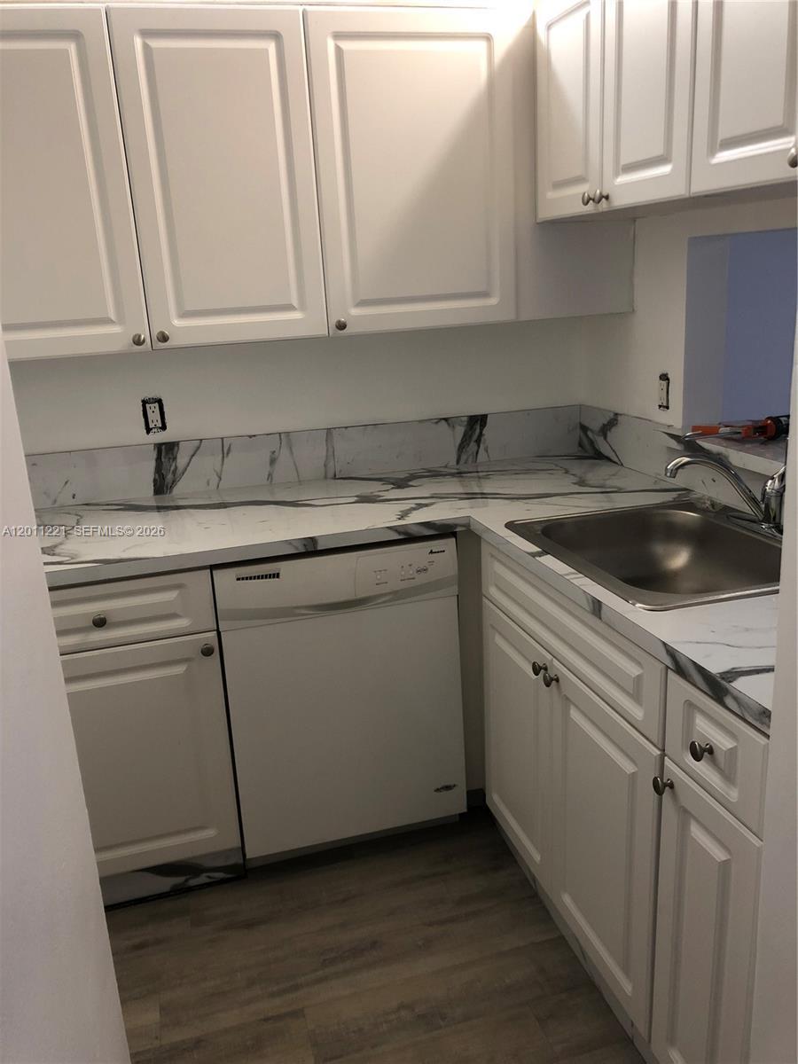 1027 Twin Lakes Dr # B, Coral Springs FL 33071 photo 3