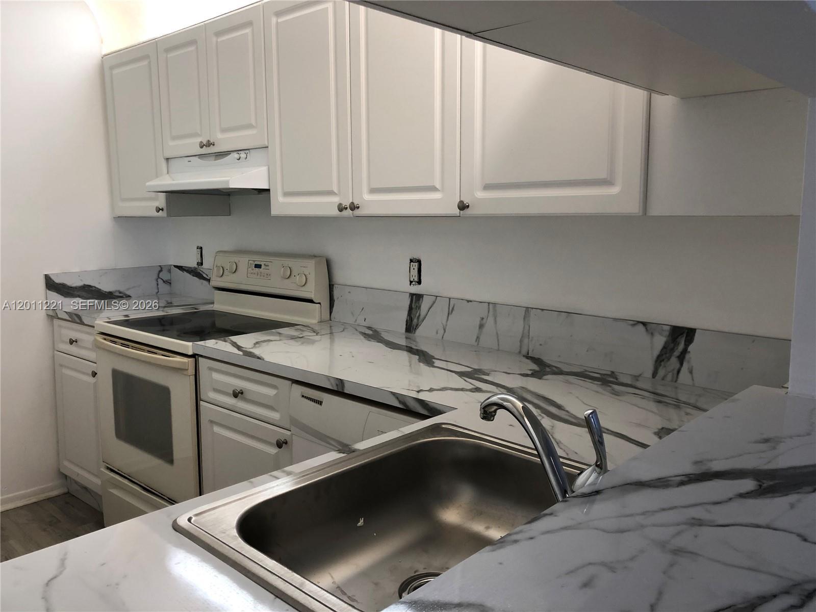 1027 Twin Lakes Dr # B, Coral Springs FL 33071 photo 4