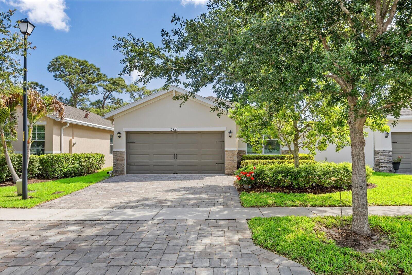 5725 SE Kawana Trail, Hobe Sound FL 33455 photo 2