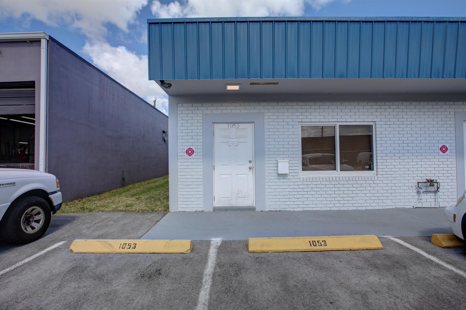1053 NE 43rd Street, Oakland Park FL 33334