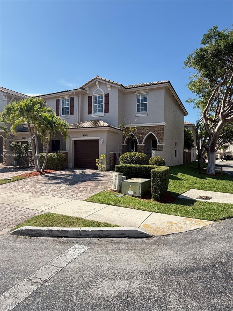 9261 SW 220th Ter, Cutler Bay FL 33190 photo 2