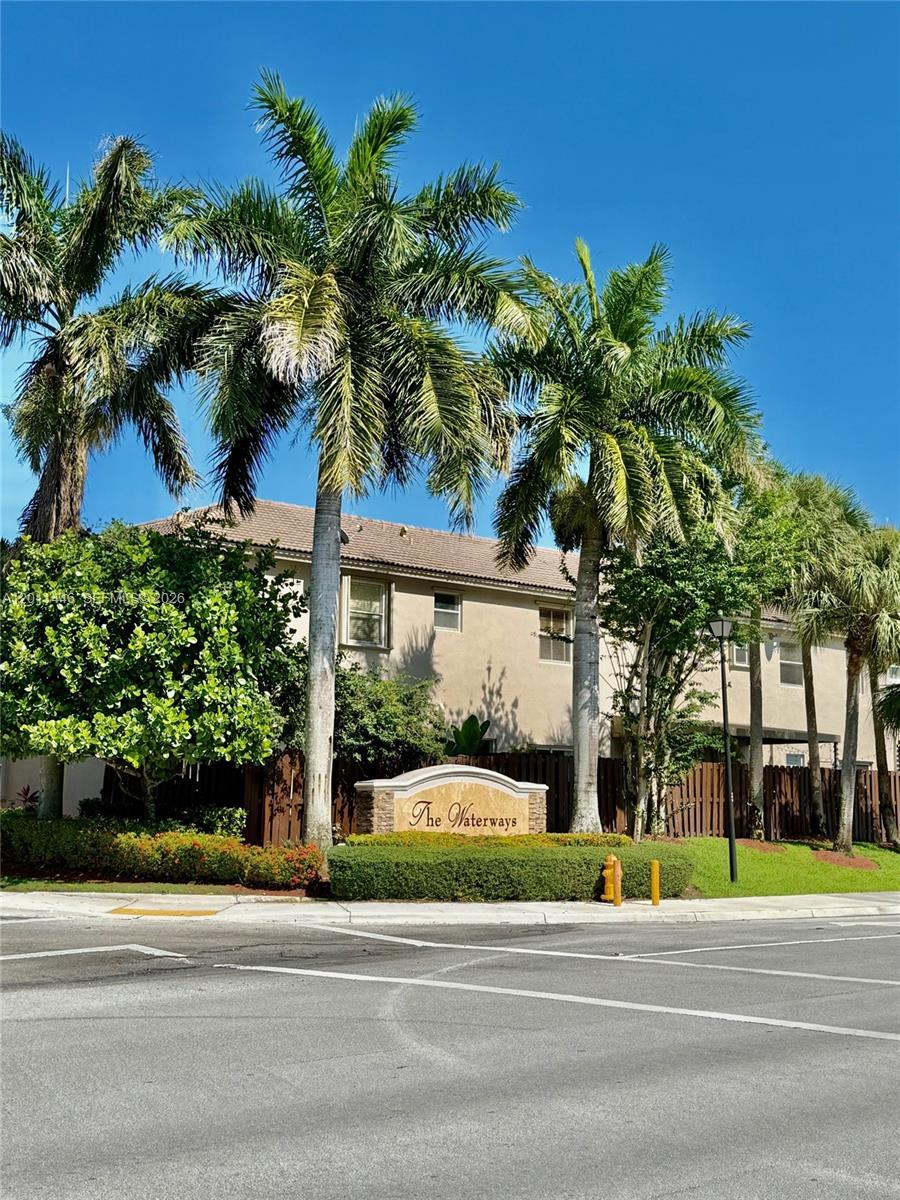 9261 SW 220th Ter, Cutler Bay FL 33190 photo 3