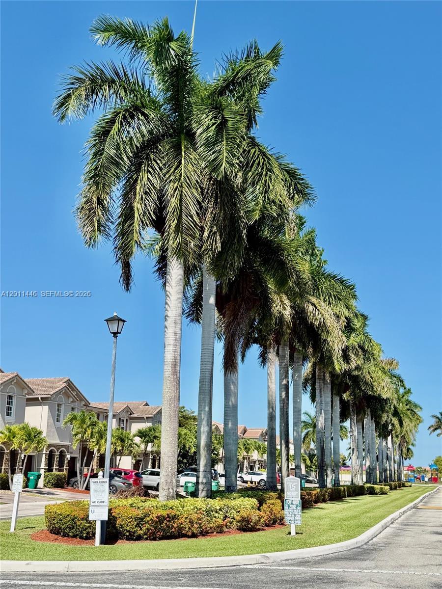 9261 SW 220th Ter, Cutler Bay FL 33190 photo 4