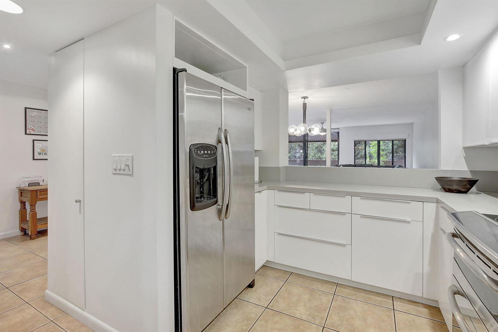 141 SW 96th Terrace # 302, Plantation FL 33324 photo 2